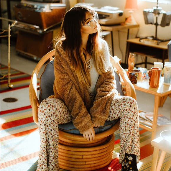 Meet your Posher, Alyssa - Picture 2 of 6